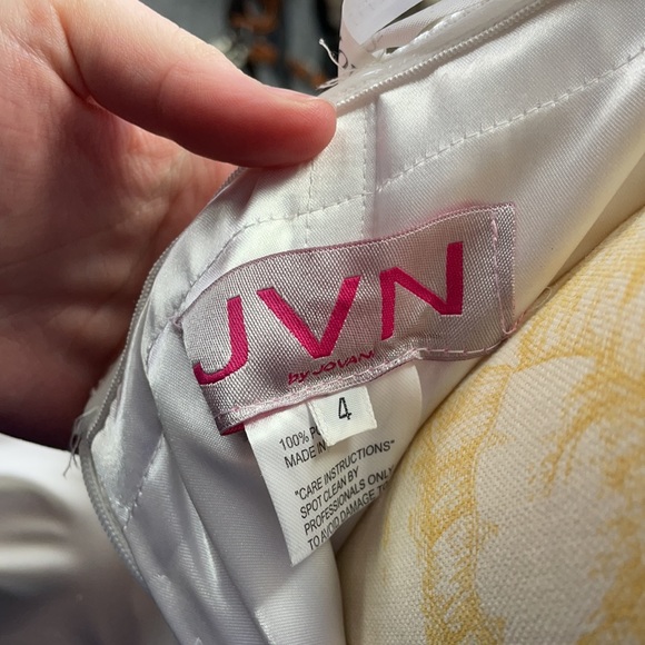 White strapless evening gown, could be used for a wedding (416) - Picture 4 of 5